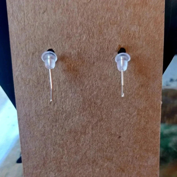 Set of really cool skulls earrings NWT...925 silver - Picture 2 of 2